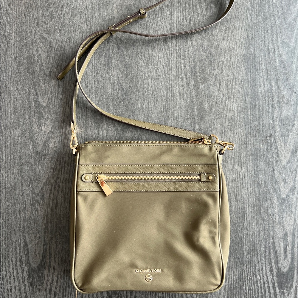 Michael Kors Jet Set Charm Crossbody